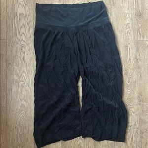 Old Navy Maternity Black Wide-Leg capri Pants
